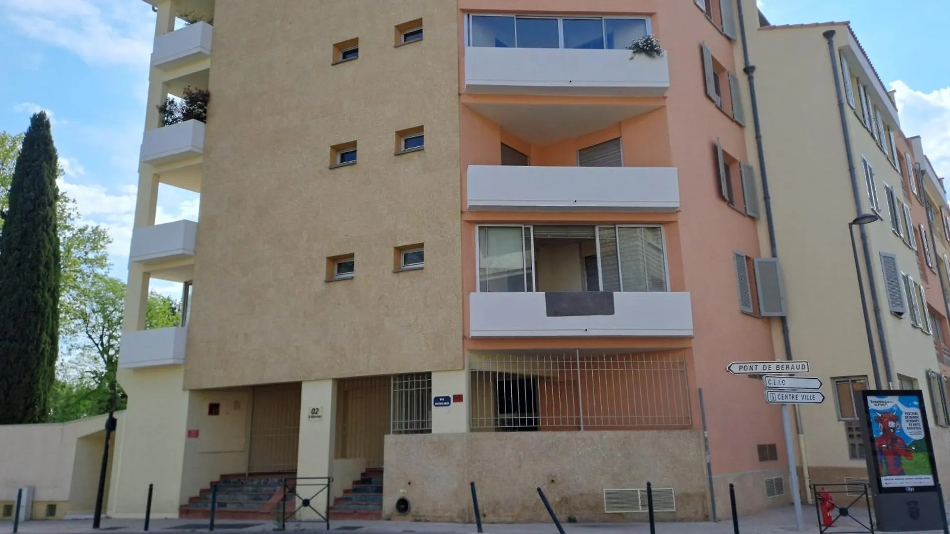 Le Rambot - Appartement De Charme Avec Grande Terrasse Parking Centre Ville - Proche Bellegarde Aix-en-Provence France