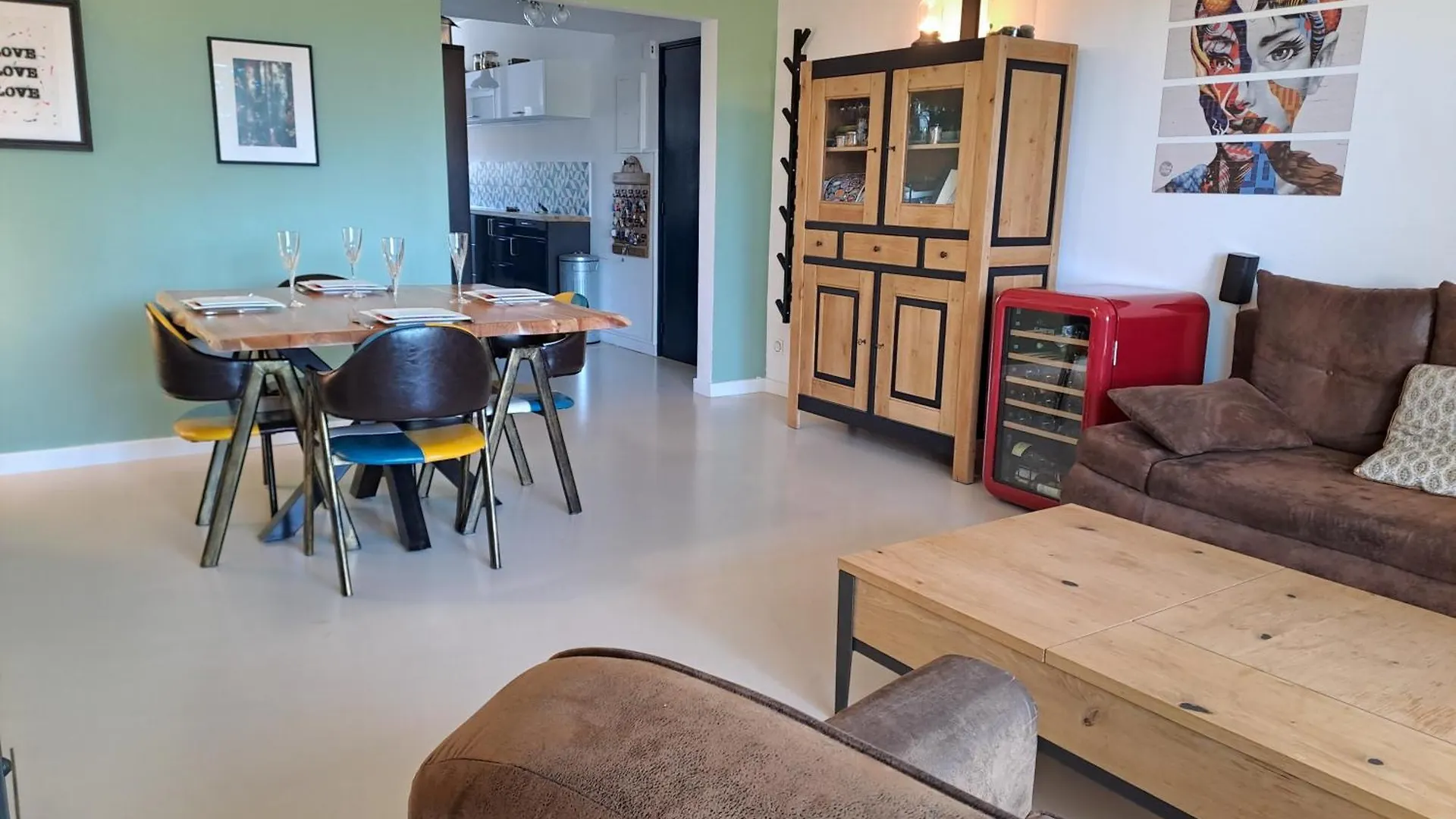 Apartment Le Rambot - Appartement De Charme Avec Grande Terrasse Parking Centre Ville - Proche Bellegarde Aix-en-Provence