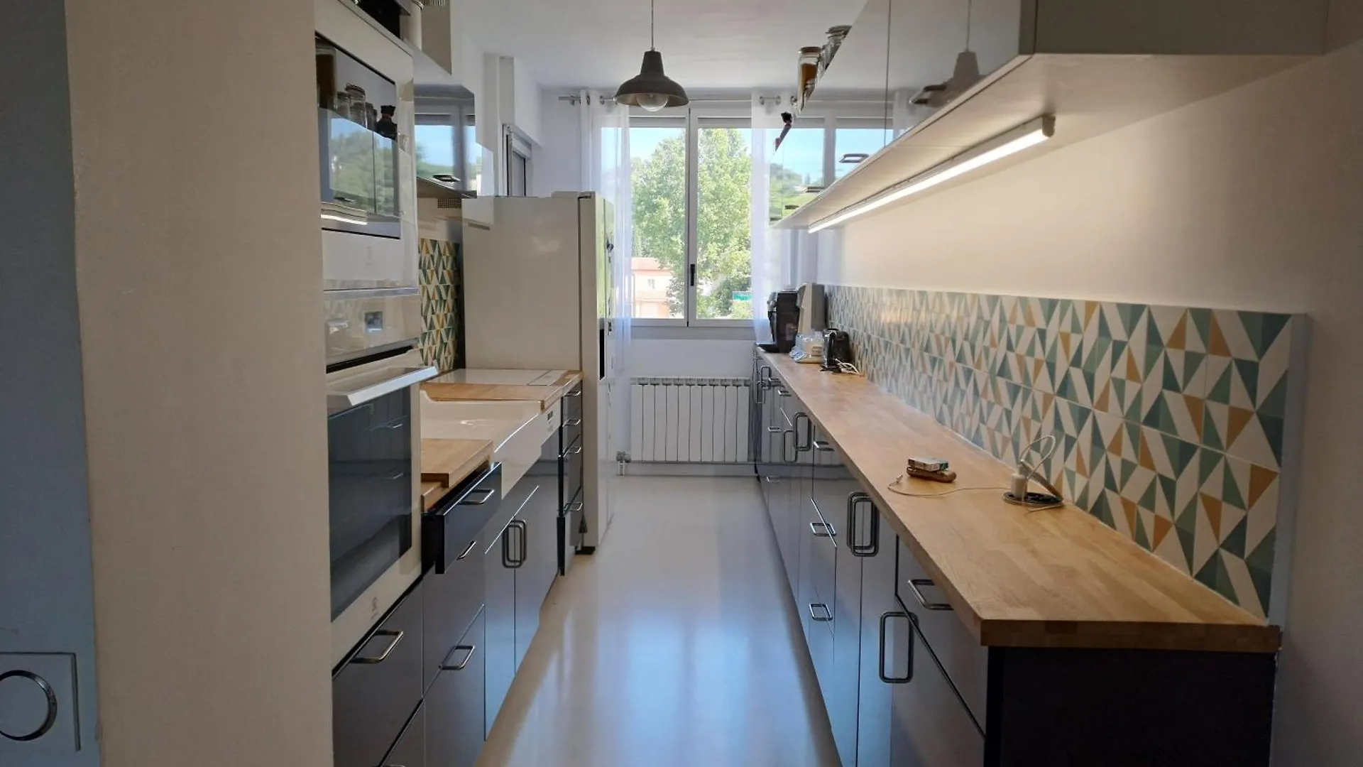 Le Rambot - Appartement De Charme Avec Grande Terrasse Parking Centre Ville - Proche Bellegarde Aix-en-Provence Apartment