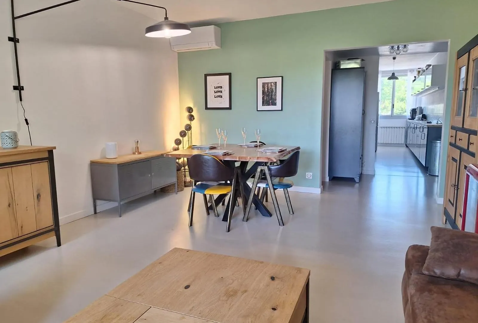 Le Rambot - Appartement De Charme Avec Grande Terrasse Parking Centre Ville - Proche Bellegarde Aix-en-Provence 0*,