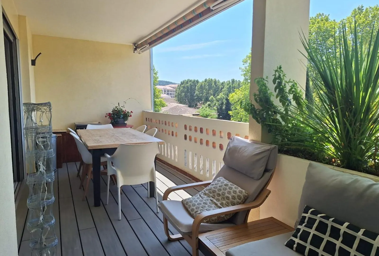 Le Rambot - Appartement De Charme Avec Grande Terrasse Parking Centre Ville - Proche Bellegarde Aix-en-Provence