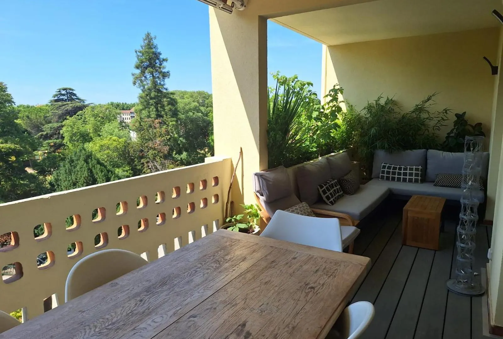 Le Rambot - Appartement De Charme Avec Grande Terrasse Parking Centre Ville - Proche Bellegarde Aix-en-Provence