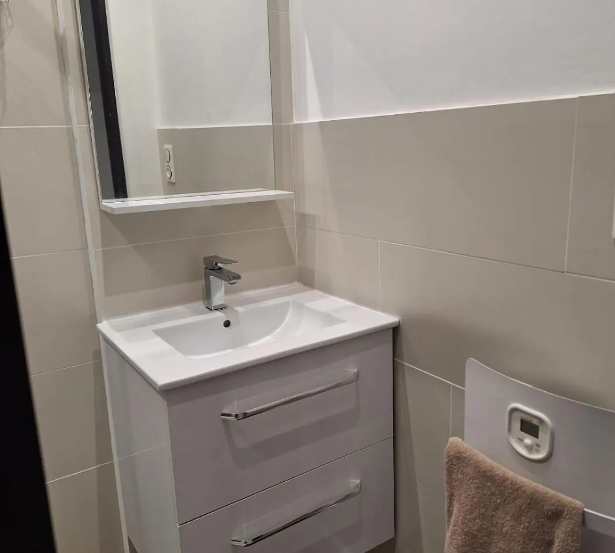 Le Rambot - Appartement De Charme Avec Grande Terrasse Parking Centre Ville - Proche Bellegarde Aix-en-Provence