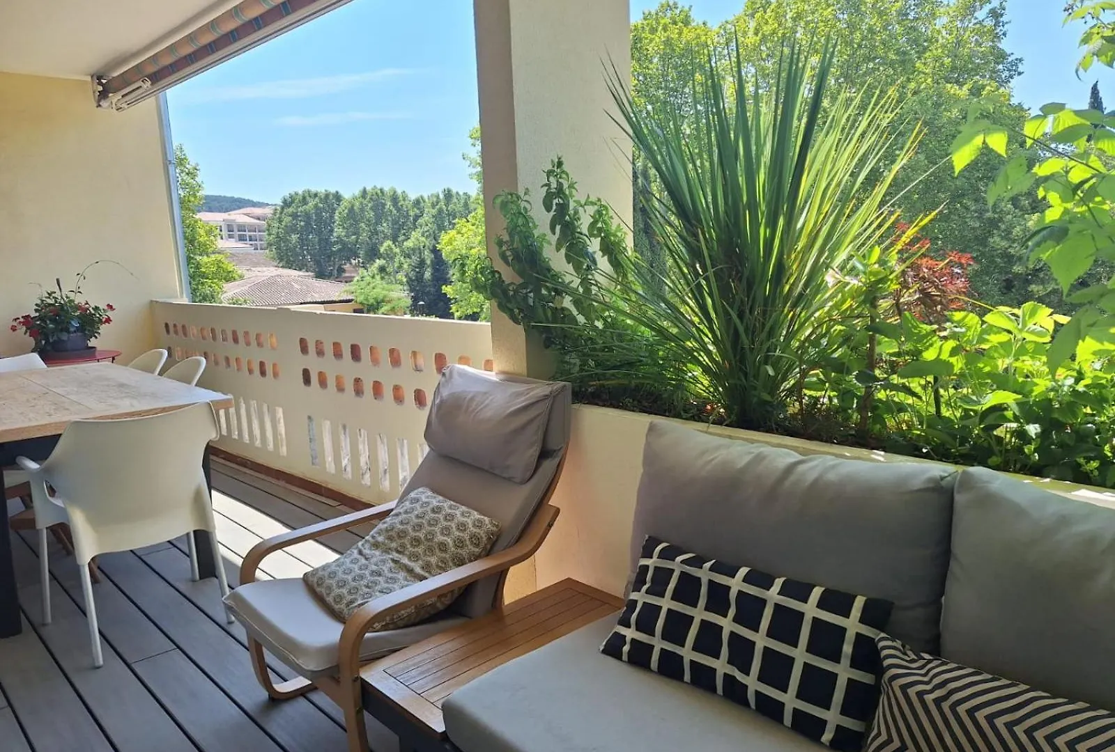 Le Rambot - Appartement De Charme Avec Grande Terrasse Parking Centre Ville - Proche Bellegarde Aix-en-Provence