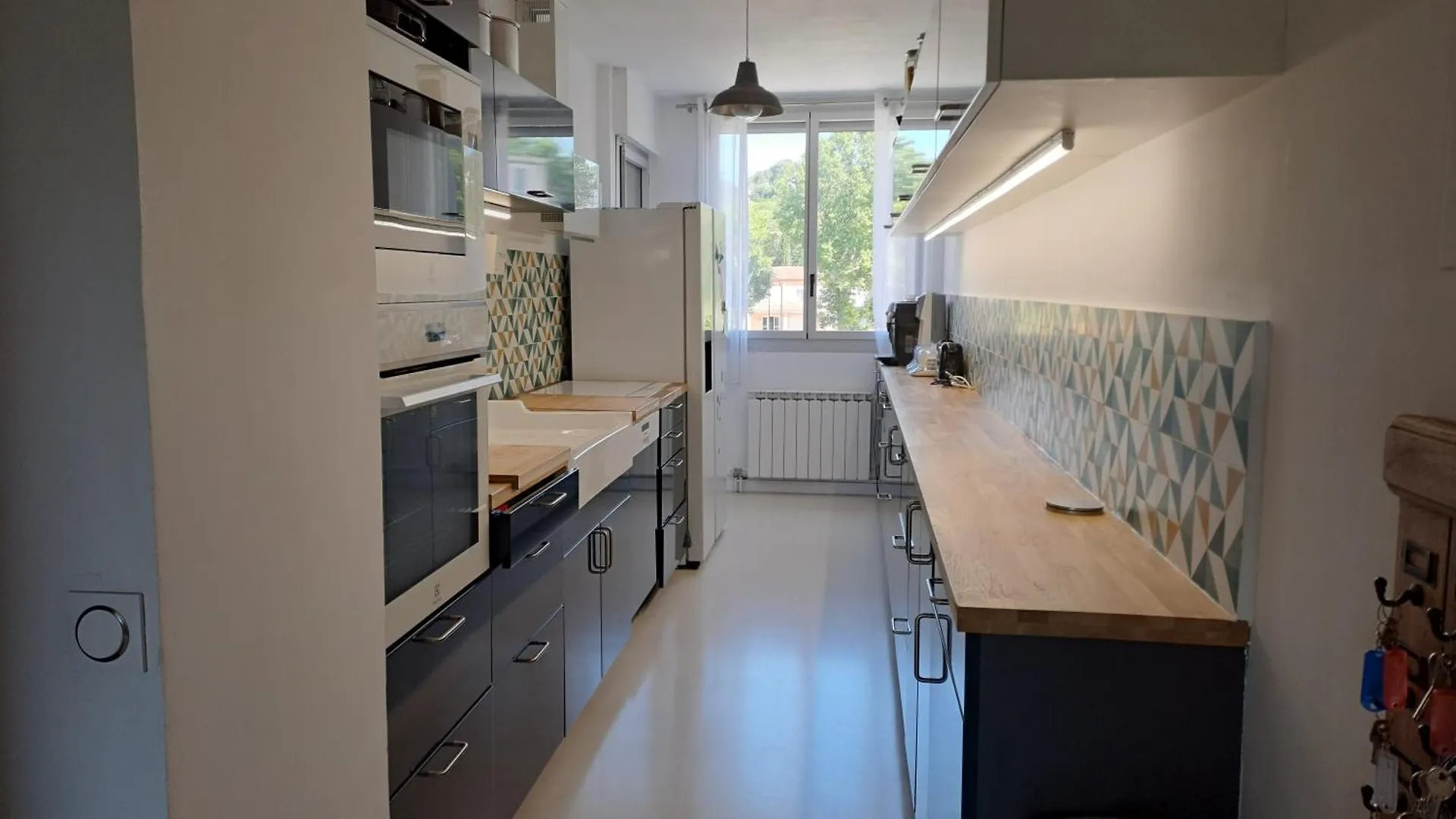 Le Rambot - Appartement De Charme Avec Grande Terrasse Parking Centre Ville - Proche Bellegarde Aix-en-Provence